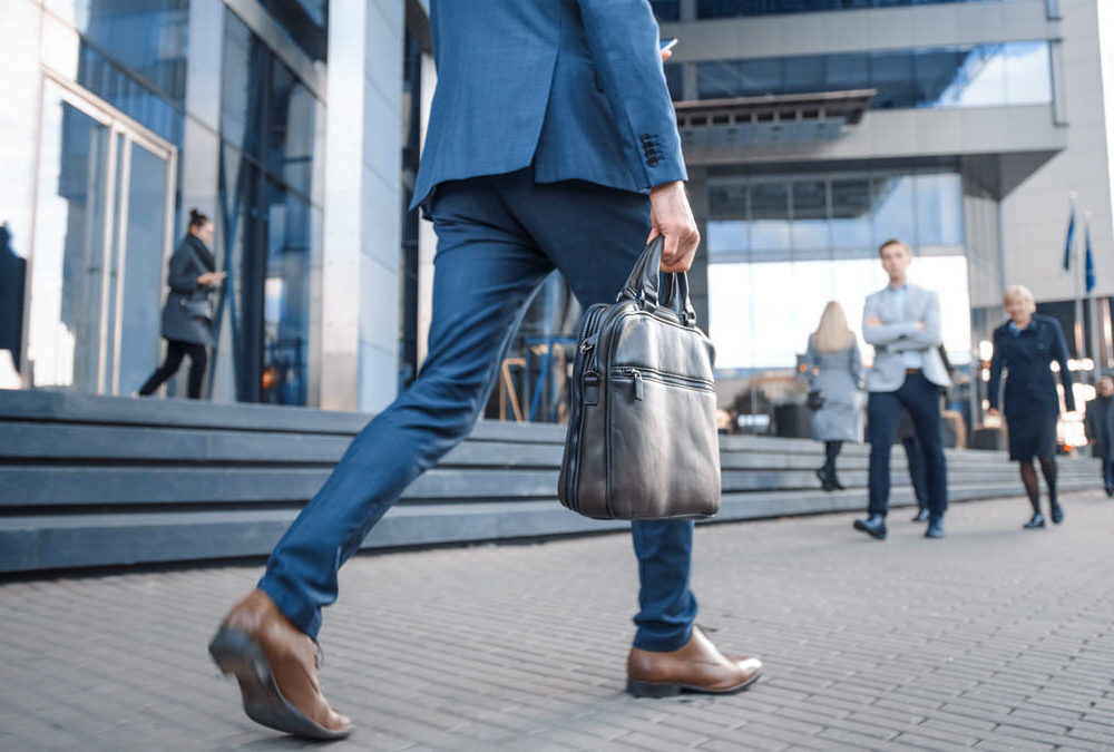 Close,Up,Leg,Shot,Of,A,Businessman,In,A,Suit