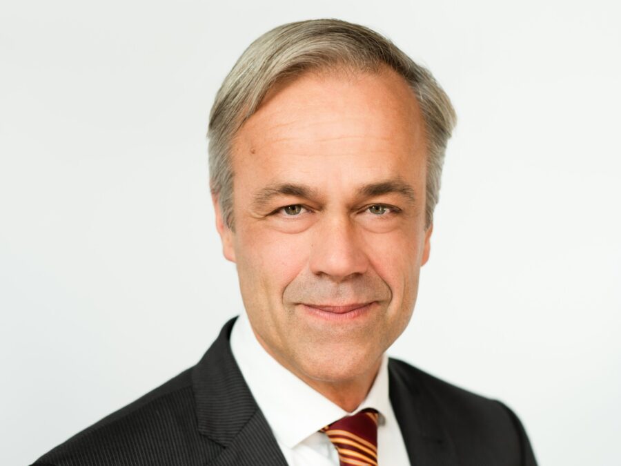 We are very sorry that due to his illness, Adriaan de Buck will retire from his legal practice at Ekelmans Advocaten on September 1st 2022. We are most grateful to him for his expert and enterprising practice as a lawyer and partner of our firm.