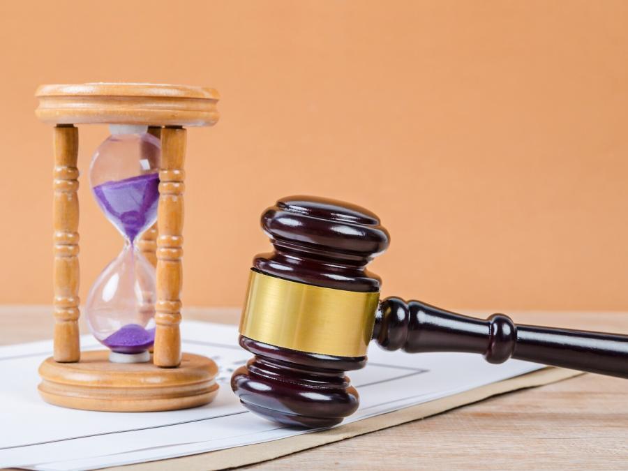 Zandloper en hamer appellant stellen